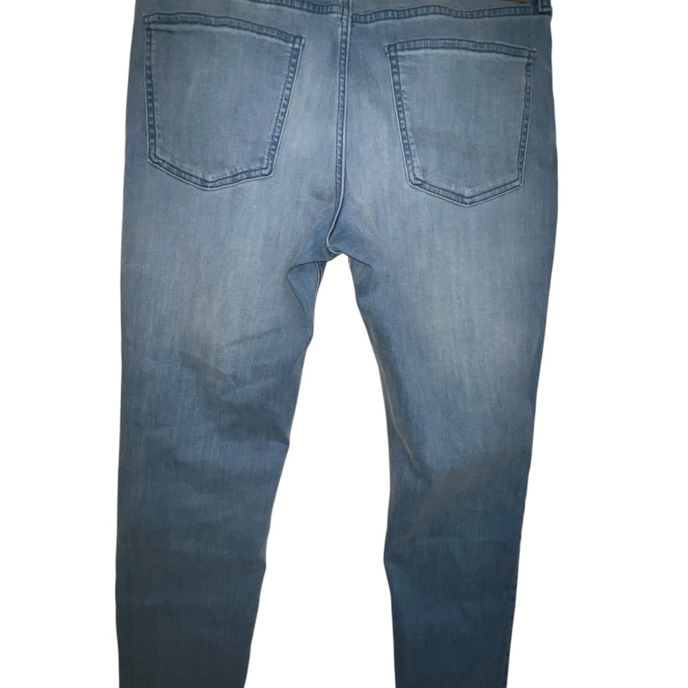 Calvin Klein Men’s Slim Fit Light Wash Jeans - Picture 5 of 7